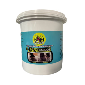 Sanacasco de Equi+ es un ungüento especializado que promueve la hidratación, protección y fortalecimiento de la pezuña de tu caballo.